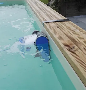 Changer les brosses d’un robot de piscine